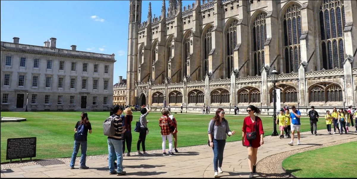 This Is How Pakistani Students Can Transfer Universities In The UK this-is-how-pakistani-students-can-transfer-universities-in-the-uk